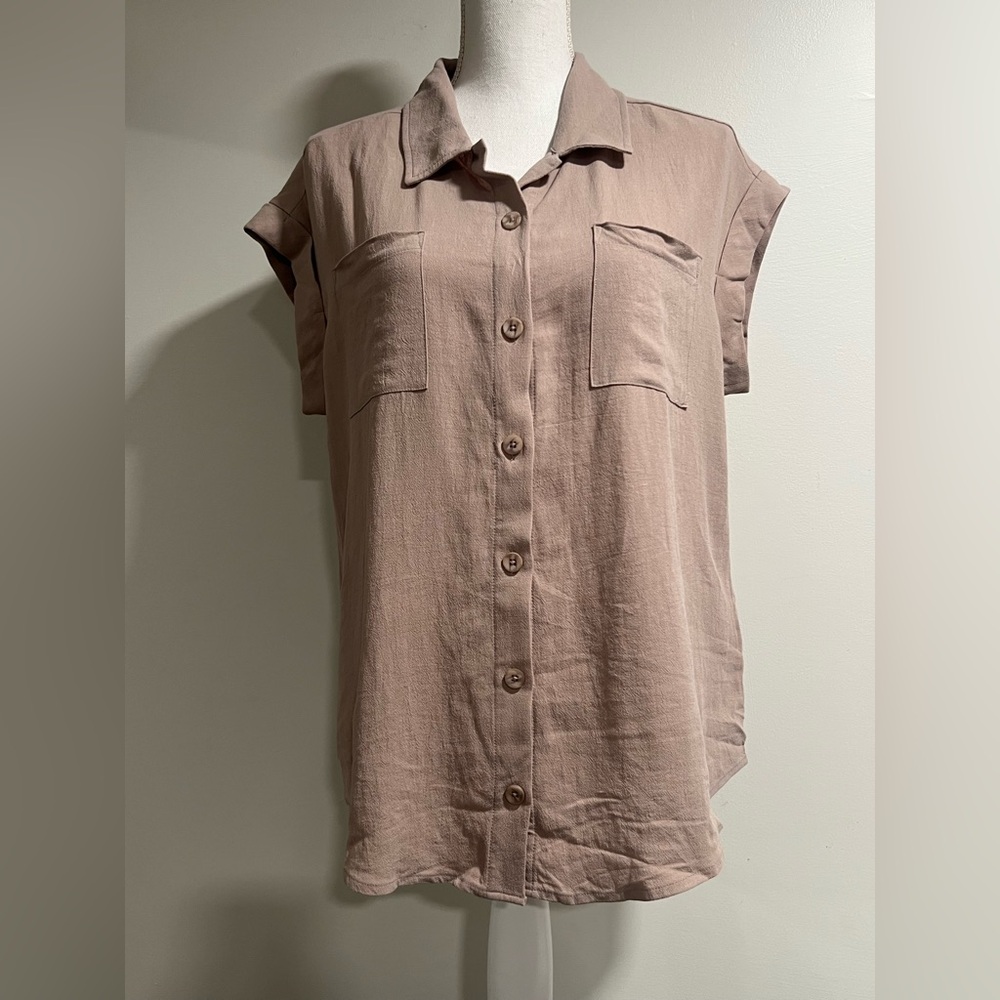 Ingrid & Isabel Breezy Maternity Button-Up Short Sleeve Tan Shirt Small Size